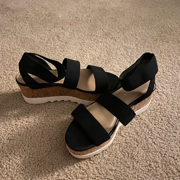 Plantform sandals. Super comfortable and great for special occasions! - Picture 2 of 2